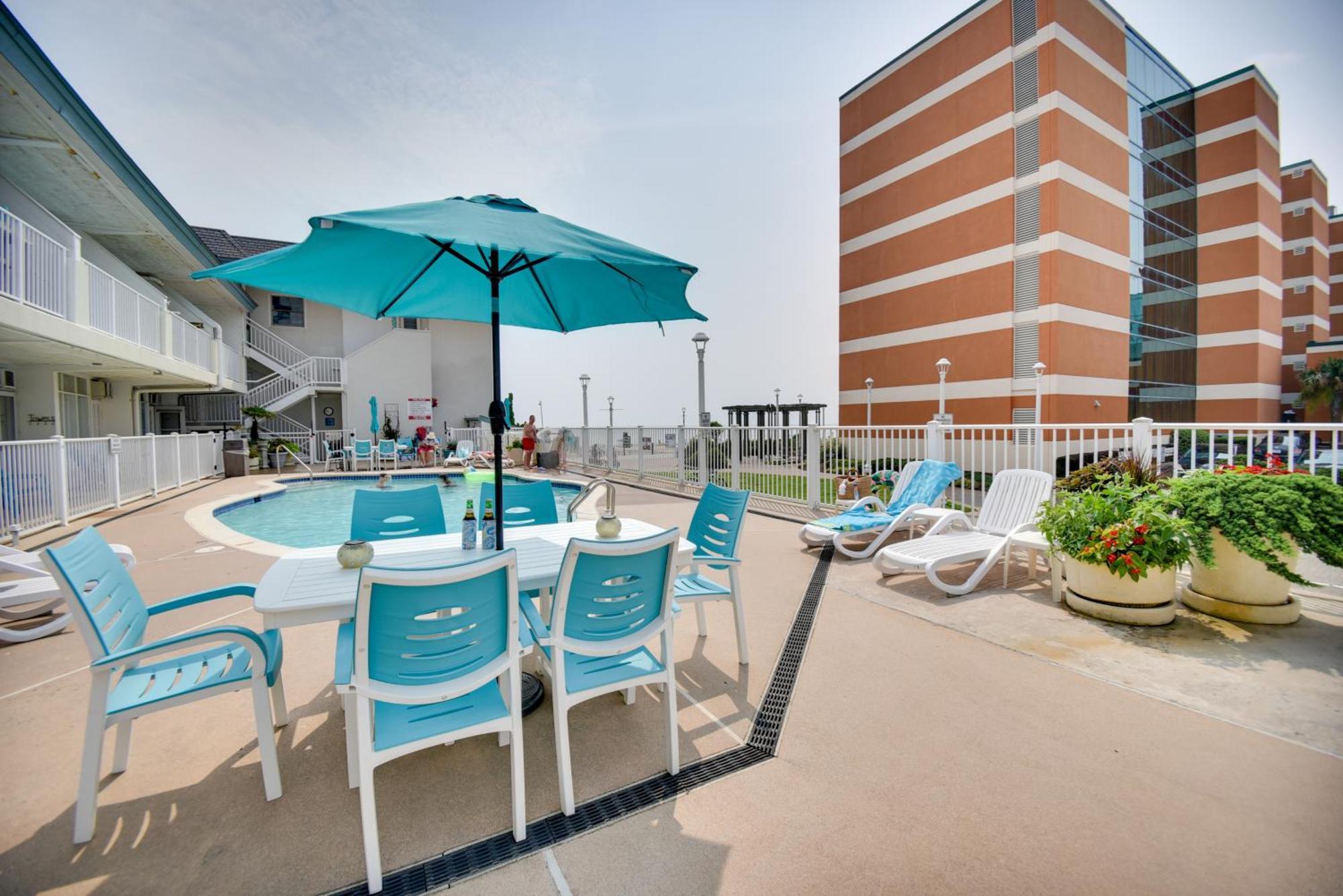 Chic Virginia Beach Retreat - Pool, Steps To Beach 외부 사진