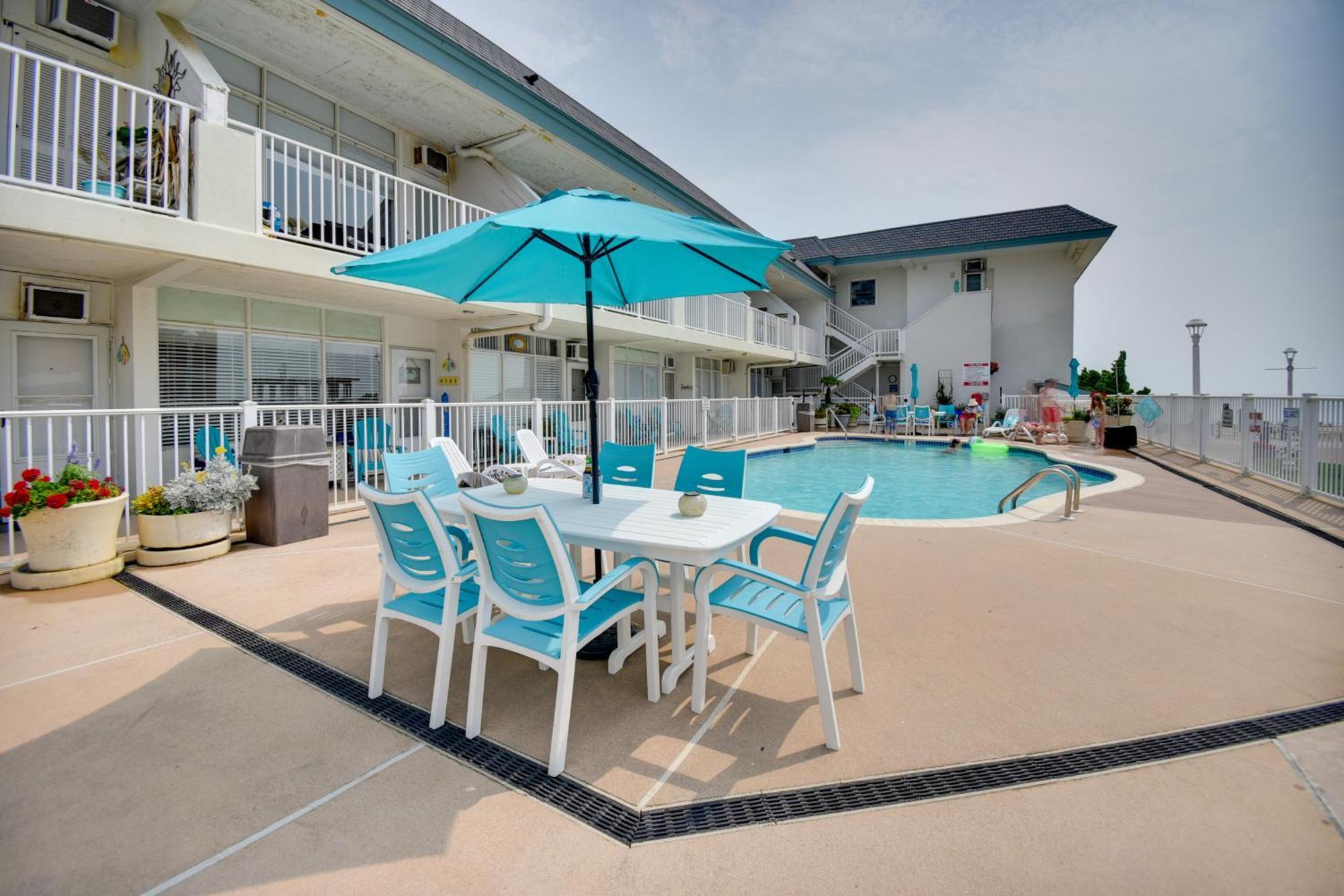 Chic Virginia Beach Retreat - Pool, Steps To Beach 외부 사진